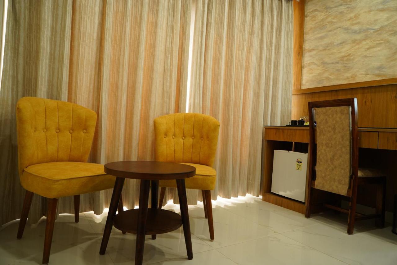 Hotel Shanti Sagar Kharar Bagian luar foto