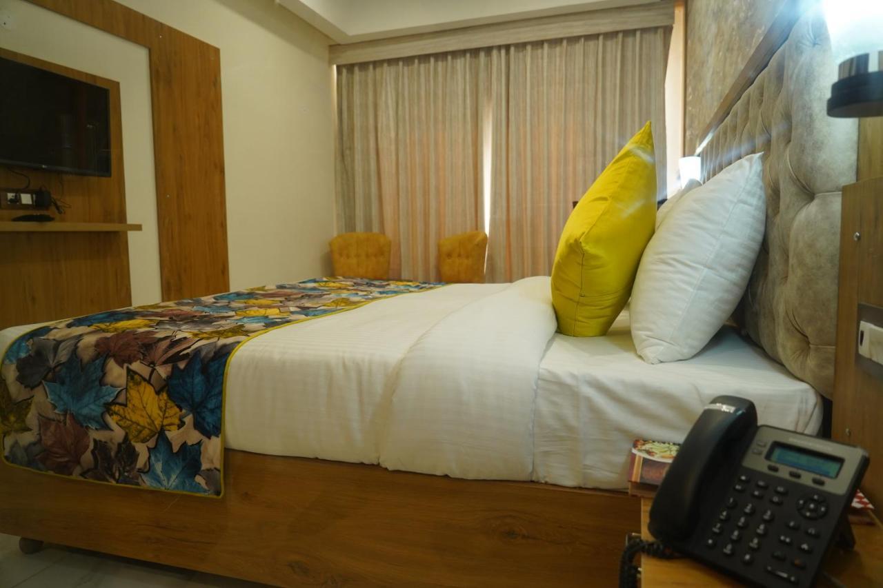 Hotel Shanti Sagar Kharar Bagian luar foto