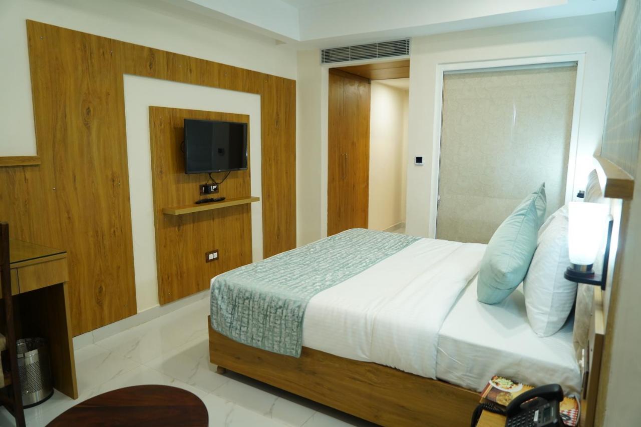 Hotel Shanti Sagar Kharar Bagian luar foto