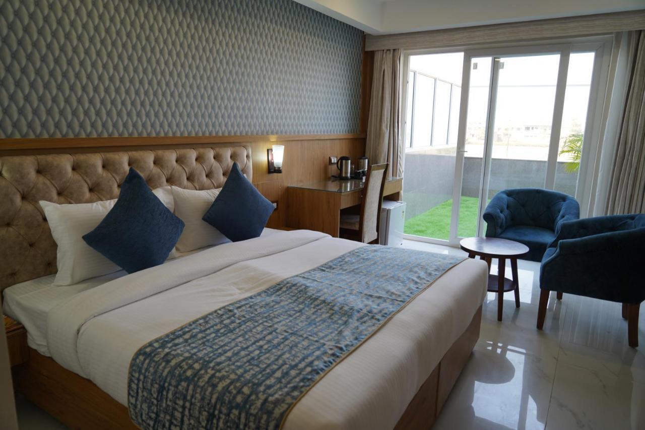 Hotel Shanti Sagar Kharar Bagian luar foto