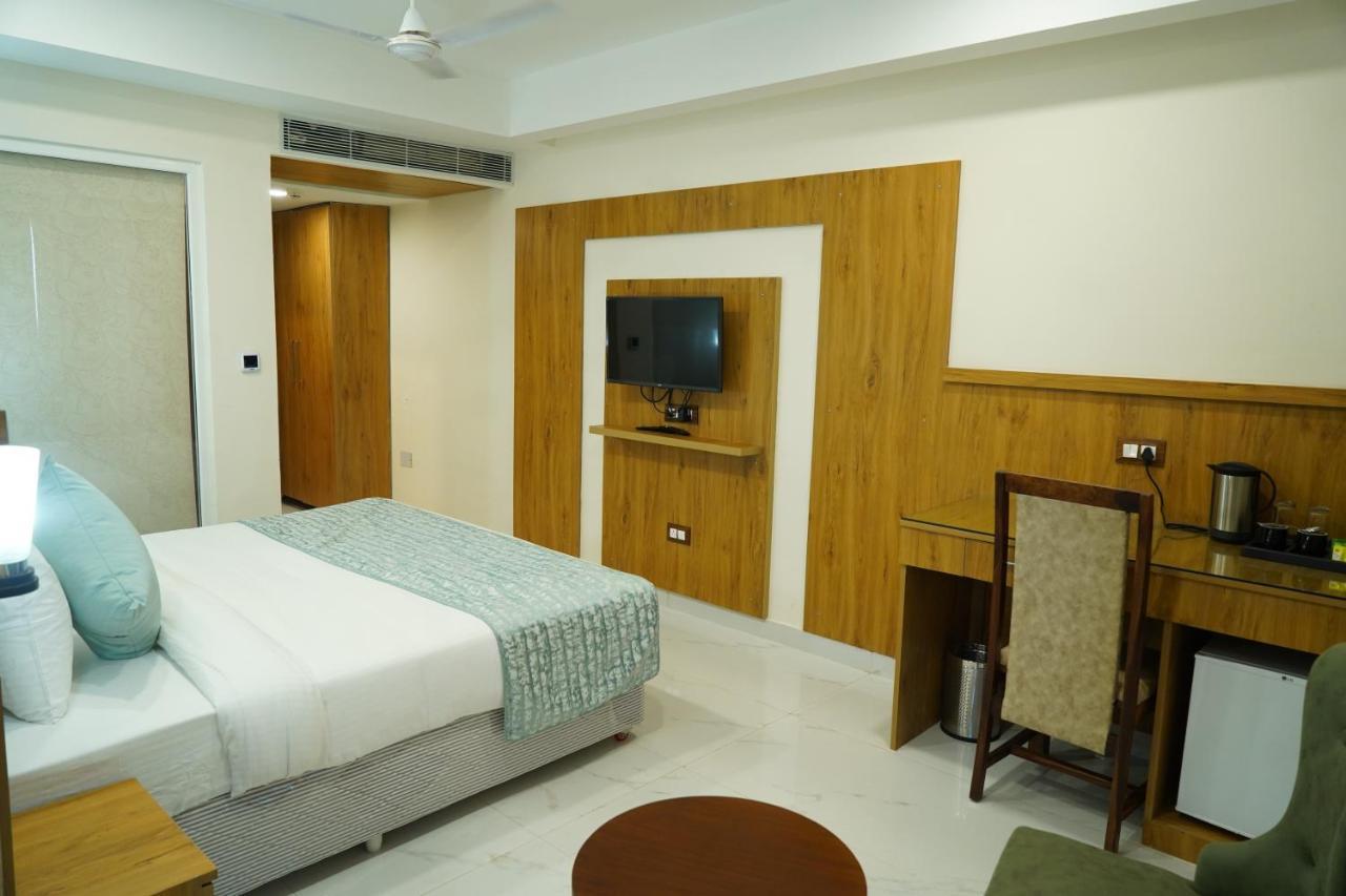 Hotel Shanti Sagar Kharar Bagian luar foto